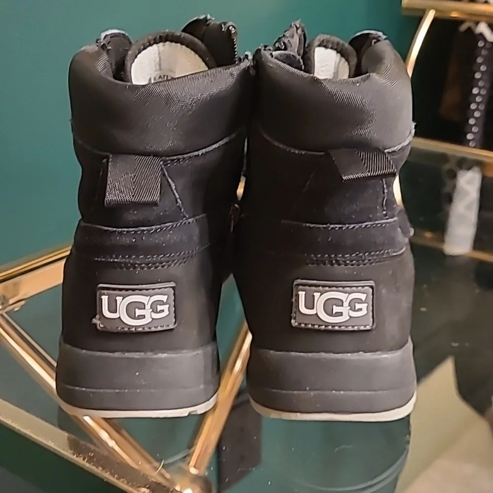 NWOB UGG black Turlock leather boots